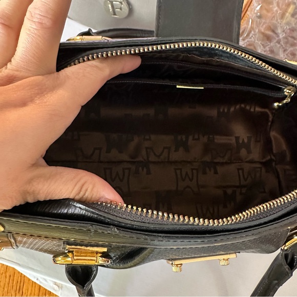 Metro City ITALY HANDBAG $400 Retail - Picture 6 of 14